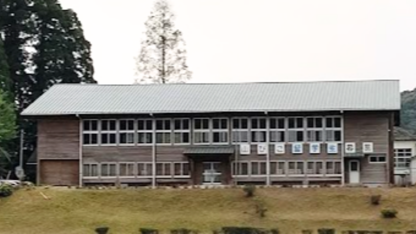 姶良市立漆小学校体育館